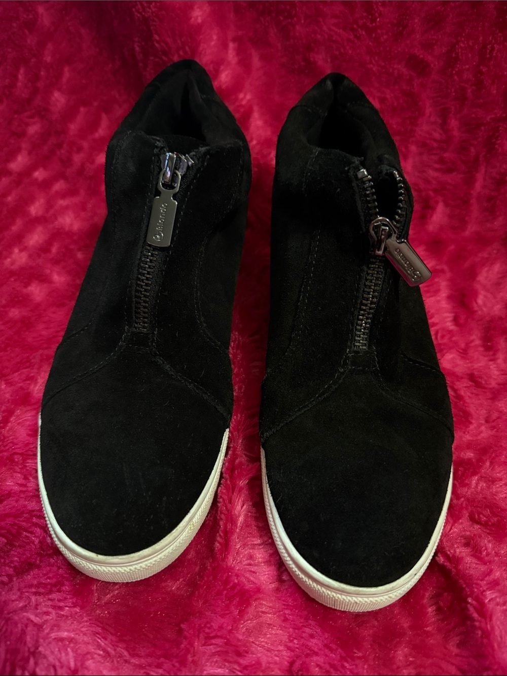 Blondo Black Suede Zip-Front Low-Top Sneakers with White Sole